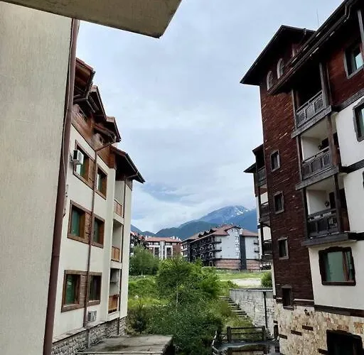 The Snug Near The Brimming Mountains