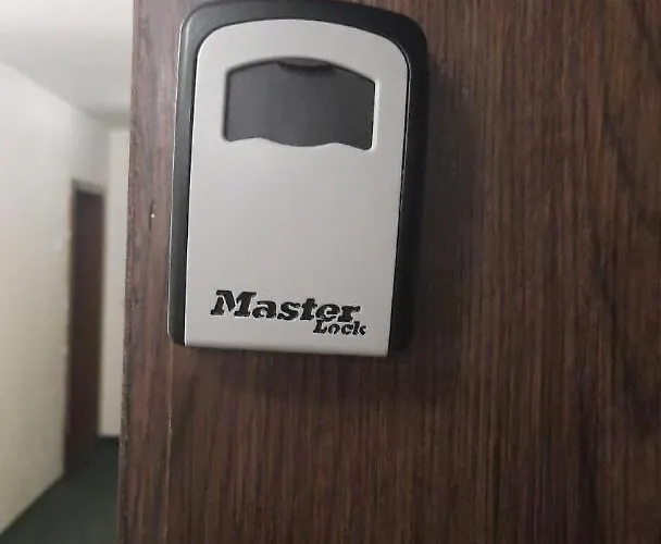 The Snug Near The Brimming Mountains *