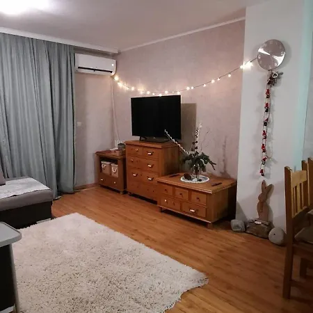 The Snug Near The Brimming Mountains * בנסקו