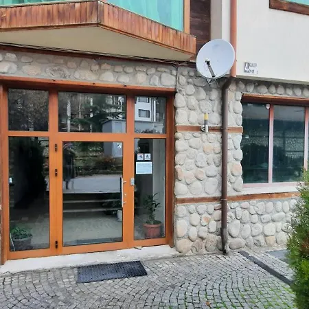 The Snug Near The Brimming Mountains Daire *