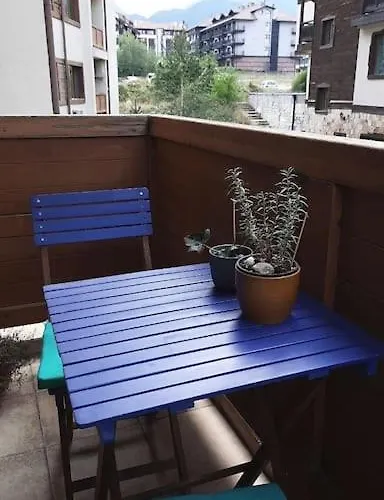 The Snug Near The Brimming Mountains Apartment