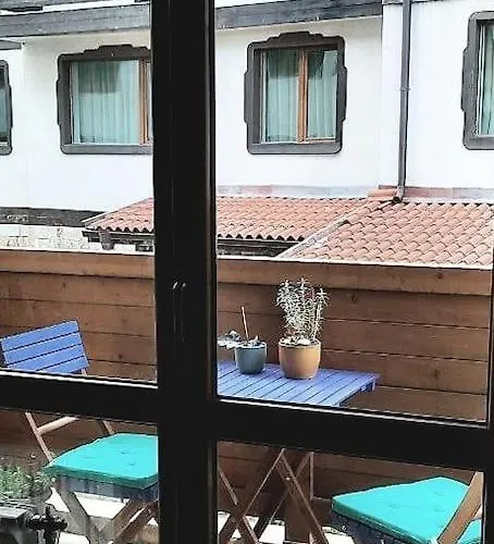 The Snug Near The Brimming Mountains *